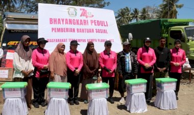 Ketua Umum Bhayangkari Salurkan Beragam Bantuan untuk Korban Gempa di Flores