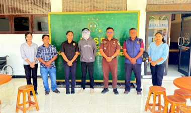 Penyidik PPA Sat Reskrim Polres Rote Ndao Serahkan Tersangka dan Barang Bukti Kasus Persetubuhan Anak ke JPU
