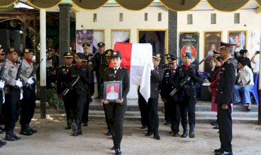 Upacara Kedinasan Polri, Menghantar Almarhum IPTU Ferdinan Foeh ke Peristirahatan Terakhir