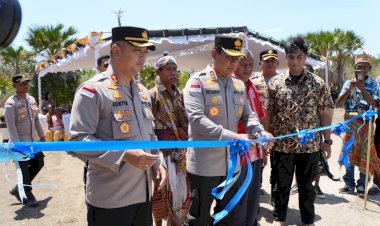 Disambut Tangis Haru Masyarakat Desa Benu Takari, Kapolda NTT Resmikan Sumur Bor di Desa Benu