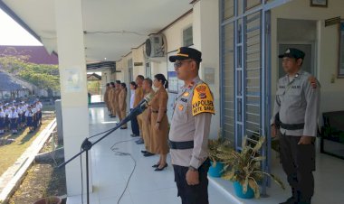 Kapolsek Rote Barat Jadi Irup di SMPN 1 Rote Barat, Ajak Pelajar Tertib Lalu lintas dan Jauhi Kenakalan Remaja