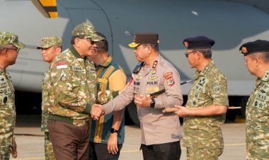 Kapolda NTT Irjen Pol. Reza Arief Dewanto Sambut Kedatangan Menteri Pertahanan RI di Kupang