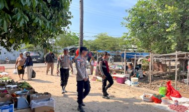 Polsek Rote Barat Gelar Patroli K2YD di Pasar, Sampaikan Imbauan Kamtibmas dan Sosialisasikan Layanan 110