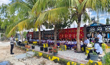 Polsek Pantai Baru Terima Kunjungan Studi Wisata SDK Tongkat Harun Tesabela, Tanamkan Kedekatan Anak dengan Polri