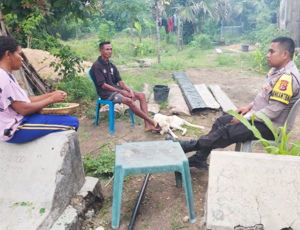 Sambangi Warga, Bhabinkamtibmas Polsek Pantaibaru Ajak Dukung Program Pemerintah