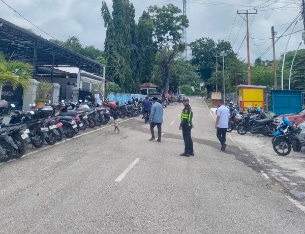 Sat Lantas Polres Rote Ndao  Lakukan Pengaturan Arus Lalu Lintas Saat Sholat Jumat
