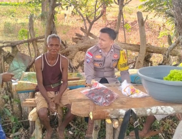 Bhabinkamtibmas Polsek Rote Selatan Sambangi Warga, Pererat Kemitraan Jaga Kamtibmas Kondusif
