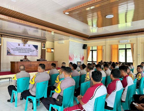 Pimpin Anev Bhabinkamtibmas, Wakapolres Rote Ndao Ajak Bhabinkamtibmas Untuk Terus Menjaga Citra Polri