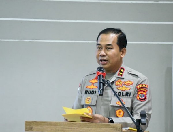 Pesan Moral Kapolda NTT di Balik Launching Buku: “Seragam Bisa Lepas, Kebaikan Tetap Dikenang