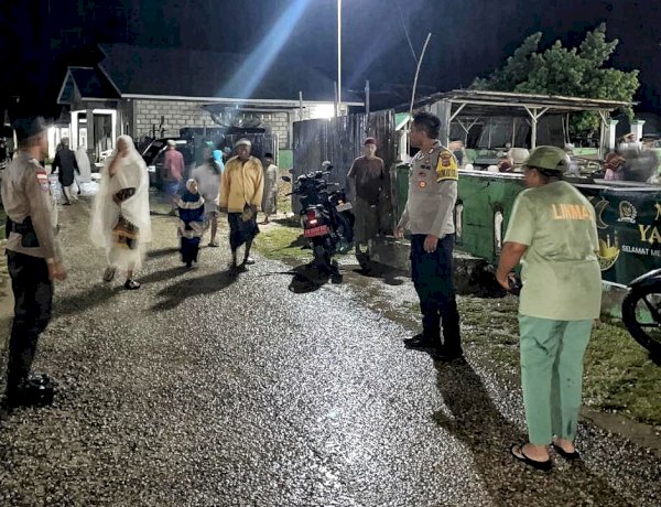 Personel Polsek Rote Barat Laut Lakukan Pengamanan Sholat Tarawih, Beri Rasa Aman