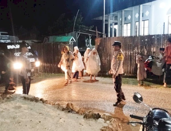 Polsek Rote Barat Laut Intensifkan Pengamanan Sholat Tarawih, Jamin Kenyamanan Masyarakat