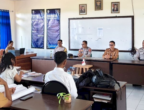 Tatap Muka Dengan Para Guru dan Pelajar, Kapolsek Rote Barat Paparkan Sejumlah Program Wujud Polri Untuk Masyarakat