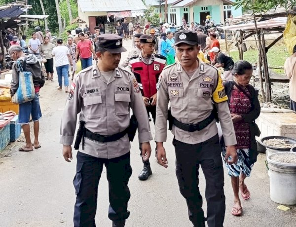 Pastikan  Kenyamanan Masyarakat, Polsek Rote Barat Laut Lakukan Pengamanan di Pasar Busalangga