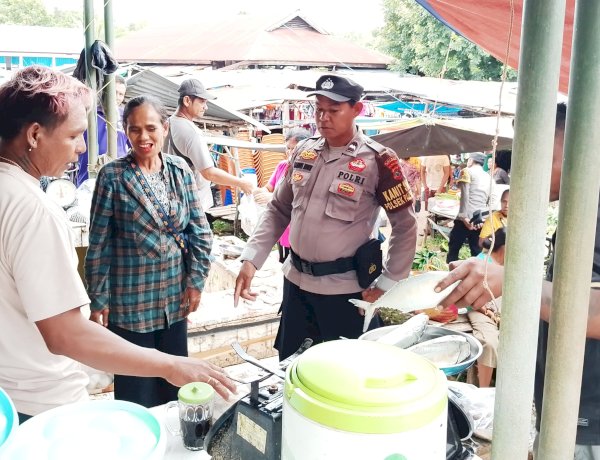 Polsek Pantaibaru Lakukan Pengamanan di Pasar Olafulihaa, Wujudkan Kenyaman Bagi Masyarakat