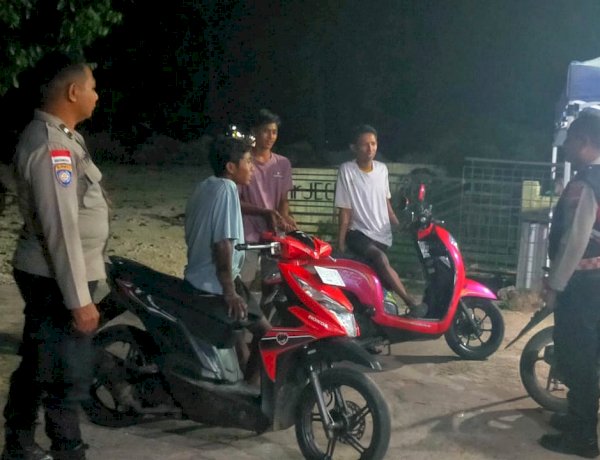 Melalui Patroli Malam, Polsek Rote Barat Wujudkan Rasa Aman Bagi Masyarakat
