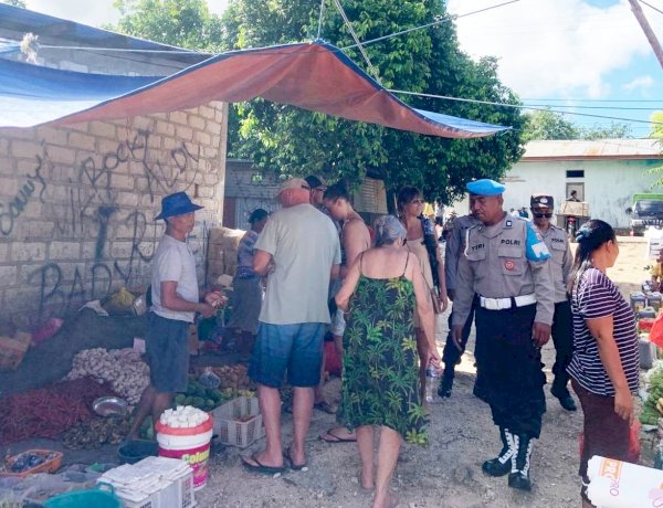 Polsek Rote Barat Lakukan Patroli di Pasar Sedeoen
