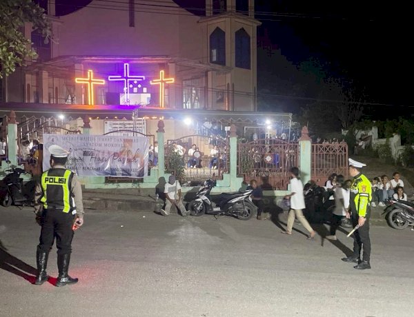 Sat Lantas Polres Rote Ndao Lakukan Pengamanan Pawai Obor Perayaan Paskah 2026