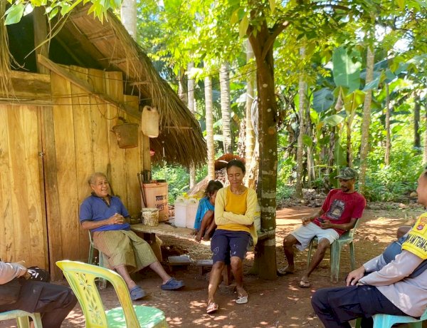 Kegiatan Sambang Personel Polsek Rote Selatan Upaya Untuk Jaga Kamtibmas Tetap Kondusif
