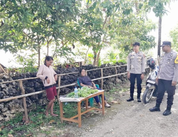 Melalui Patroli Dialogis, Personel Polsek Rote Selatan Jamin Kenyamanan Masyarakat Dalam Beraktifitas.