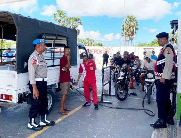 Personel Polsek Rote  Barat Tingkatkan Pengawasan Distribusi BBM Pada SPBU Sedeoen
