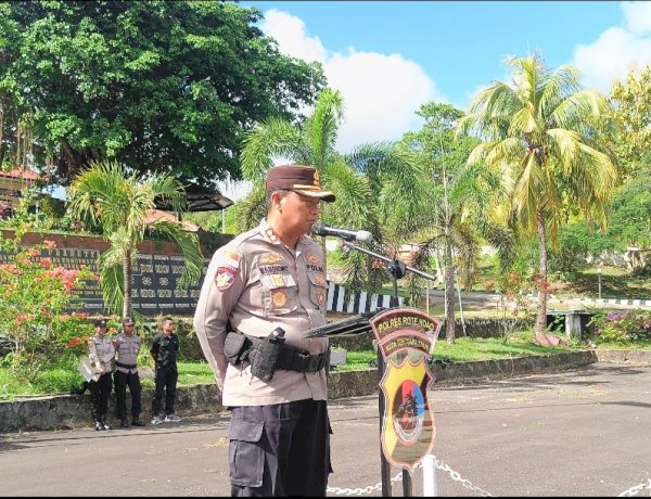 Kapolres Rote Ndao Pimpin Korps Raport Kenaikan Pangkat Pengabdian Bagi  Kabag SDM Polres Rote Ndao