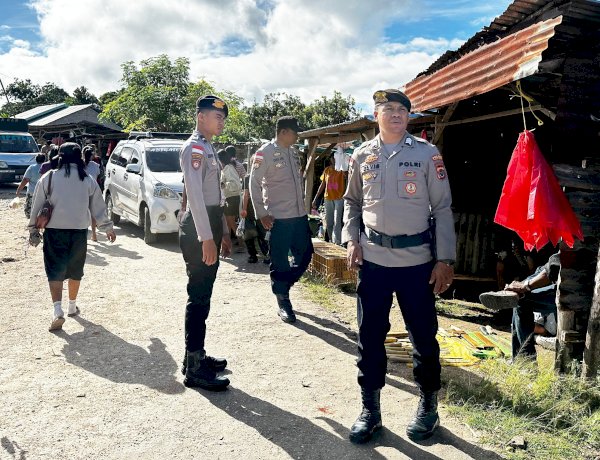 Pengamanan di Pasar Oele, Polsek Rote Selatan Pastikan Aktifitas Ekonomi Masyarakat Berjalan Aman