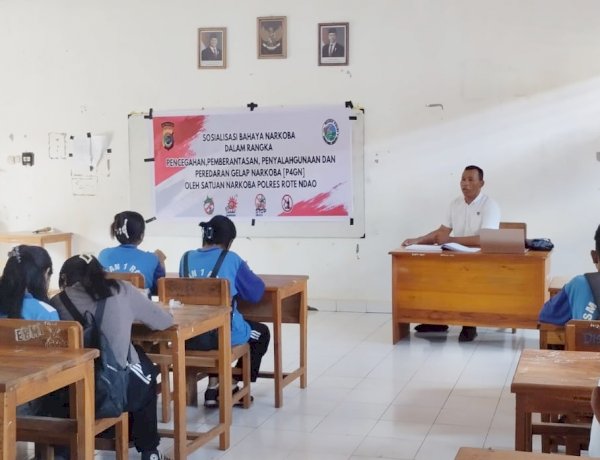 Satuan Resnarkoba Polres Rote Ndao Sosialisasi P4GN di SMA 1 Rote Barat Laut
