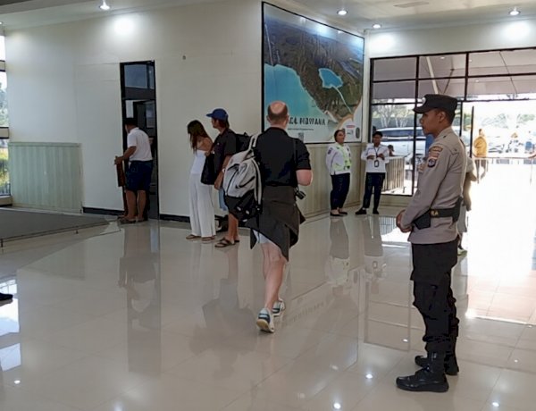 Polsek Lobalain Rutin Lakukan Pengamanan di Bandara D C Saudale, Jamin Keselamatan Penerbangan