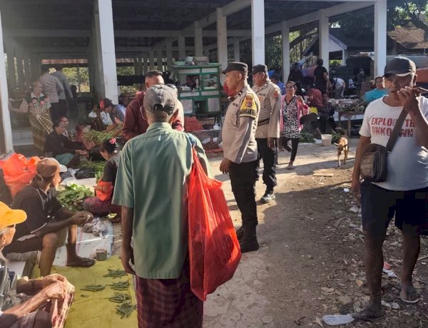 Polsek Rote Tengah Lakukan Pengamanan di Pasar Ufalen, Jamin Kenyamanan Masyarakat