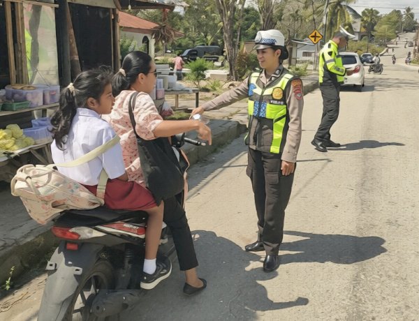 Hadir Ditengah Masyarakat, Sat Lantas Polres Rote Ndao Tingkatkan  Edukasi Keselamatan Berlalu Lintas