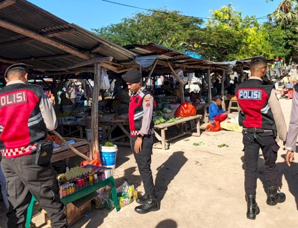 Patroli di Pasar Busalangga, Satuan Samapta Polres Rote Ndao Pastikan Keamanan dan Kenyamanan Masyarakat