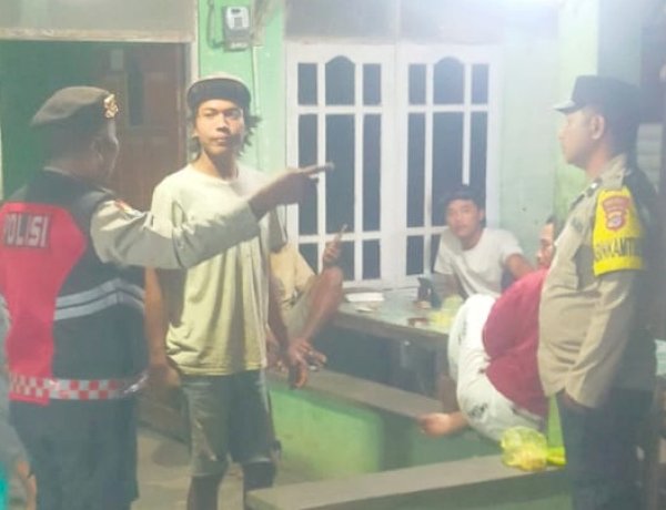 Cegah Gangguan Kamtibmas, Patroli Malam Polsek Rote Barat Sisir Pemukiman Warga