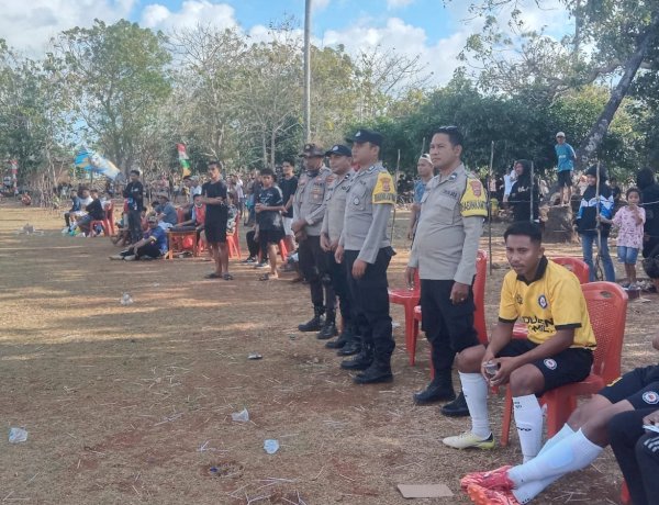 Kapolsek Rote Barat : Kehadiran Personel Polsek Rote Barat Untuk Memastikan Kegiatan Masyarakat Berjalan Lancar