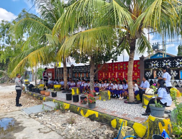 Polsek Pantai Baru Terima Kunjungan Studi Wisata SDK Tongkat Harun Tesabela, Tanamkan Kedekatan Anak dengan Polri