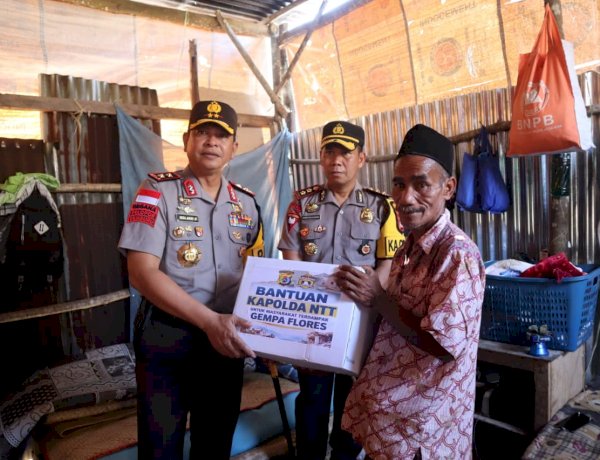 Kapolda NTT Irjen Pol. Reza Arief Dewanto Sambangi Warga Terdampak Gempa di Manggarai Barat, Salurkan Bantuan Kemanusiaan