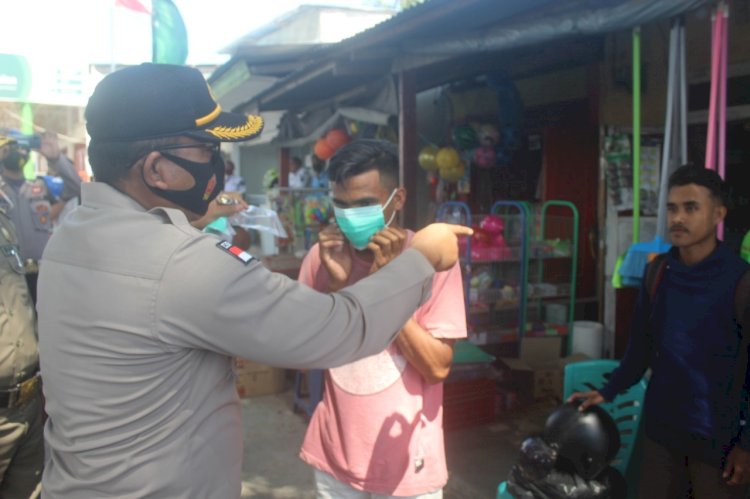 Sinergitas Polres Rote Ndao Bersama TNI Dan Pemda, Gelorakan Penggunaan Masker Cegah Covid - 19