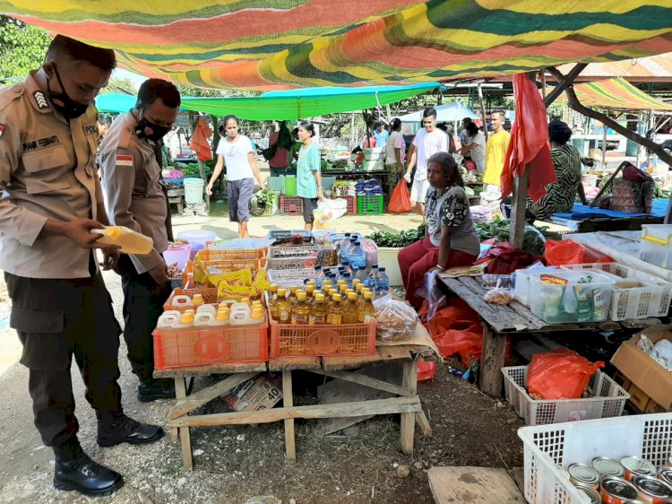 Patroli Pasar, Personel Polsek Rote Barat Cek Harga Sembako
