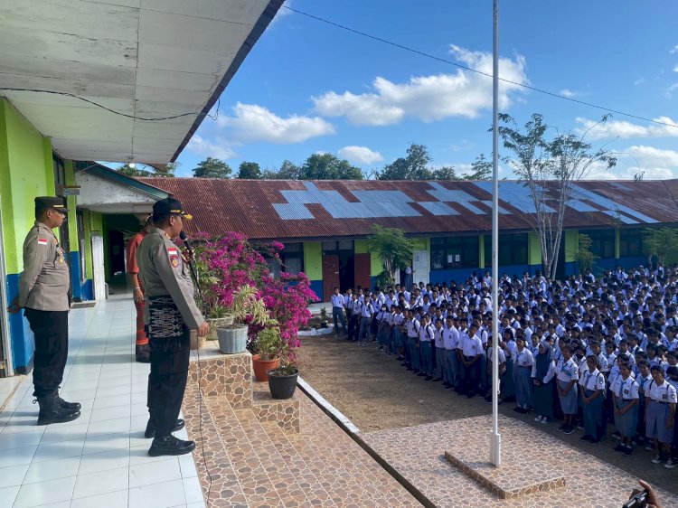 Polres Goes To School, Kapolres Sambangi SMA Negeri 1 Lobalain Berikan Motivasi