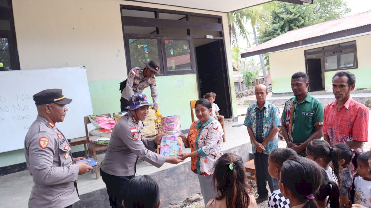 Polri Peduli Budaya Literasi, Polres Rote Ndao Berikan bantuan Buku ke Sekolah Pulau Terpencil Terluar