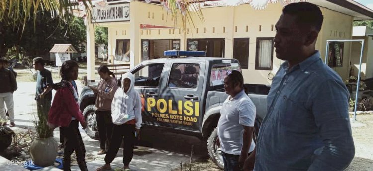 Lagi...Bhabinkamtibmas Membantu Masyarakat Mengurus SIM Pada Satpas SIM Polres Rote Ndao