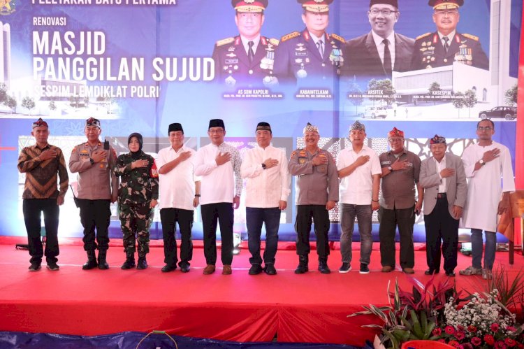 Sespim Lemdiklat Polri Letakan Batu Pertama Pembangunan Mesjid Didesain Ridwan Kamil