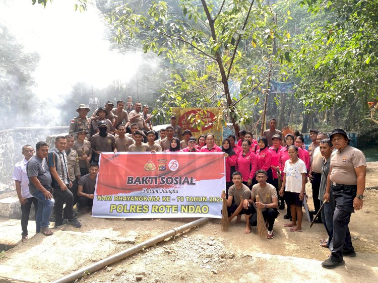 Sambut Perayaan Hari Bhayangkara Ke-78, Polres Rote Ndao Gelar Bakti Sosial Pembersihan Sumber Air Oemau