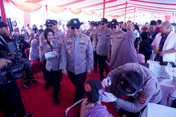 Senyum Warga Saat Hari Jadi Ikatan Keluarga Dhira Brata 1990 Ke-34 Berikan Manfaat Besar Bagi Masyarakat Luas Dengan Bakti Sosial