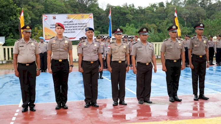 Di Bawah Rintik Hujan, Korps Raport Kenaikan Pangkat Setingkat Lebih Tinggi 27 Personel Polres Rote Ndao Berjalan Lancar