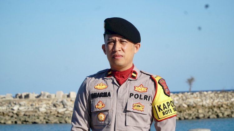 Antisipasi Judi Online,Kanit Provost Polsek Rosel Cek HP Personel