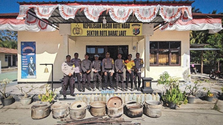 150 Liter Sopi Berhasil Diamankan Oleh Kapolsek Rote Barat Laut Saat Pelaksanaan Operasi Pekat Turangga 2024