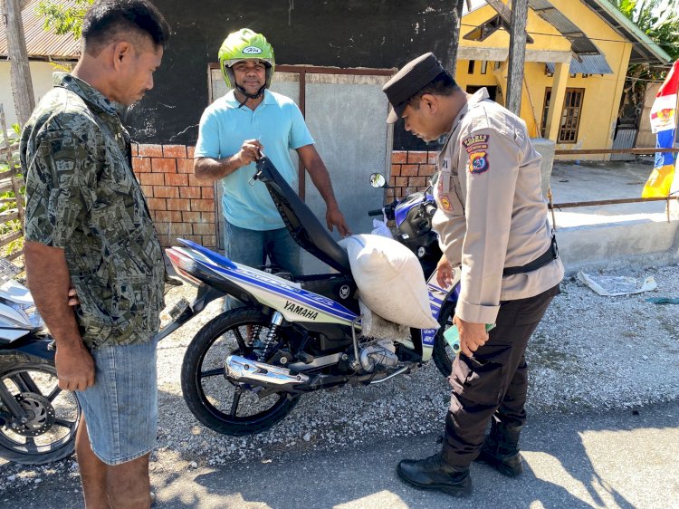 Operasi Pekat Turangga 2024,Personel Polsek Rote Timur Periksa  Kendaraan Dan Barang Penumpang