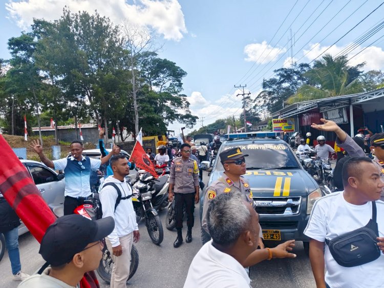 Personel Polsek Jajaran Dan  Polres Rote Ndao Kawal Ketat Massa Pendukung Bakal Calon Pilkada Hari Kedua