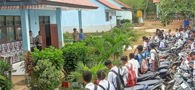 Police Goes To School Upaya Kapolsek Rote Selatan Untuk Cipta Kondisi Selama Pilkada Serentak 2024