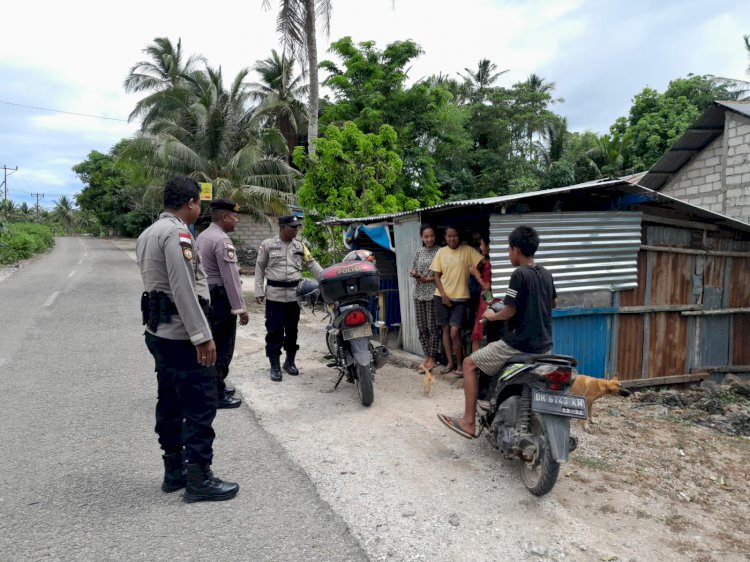 Patroli Dialogis Personel Polsek Rote Selatan Untuk Jamin Kamtibmas Selama Tahapan Pilkada Serentak